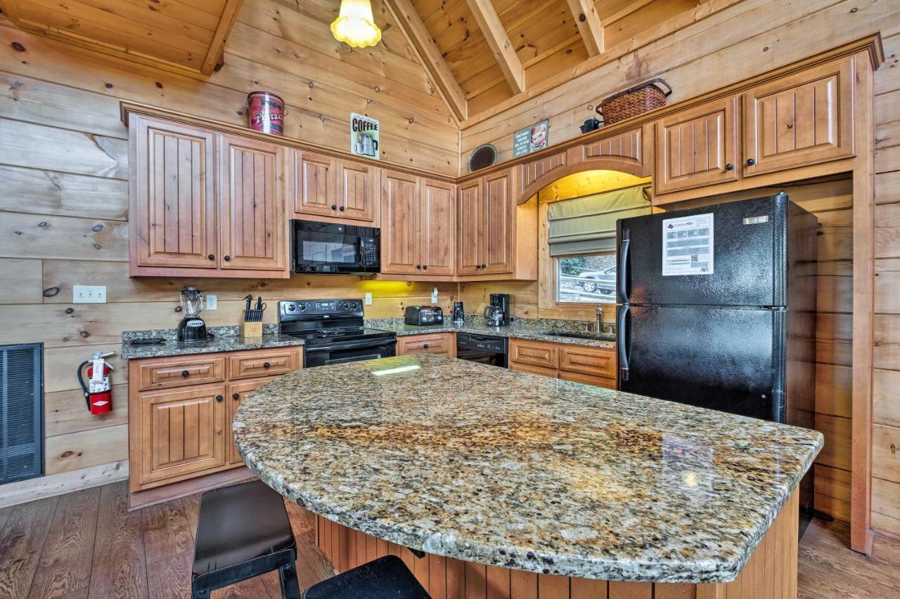 Pigeon Forge Cabin With Brand New Hot Tub And Views! Villa Sevierville Exterior foto